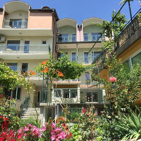 Royal Hostel Varna Ngoại thất bức ảnh