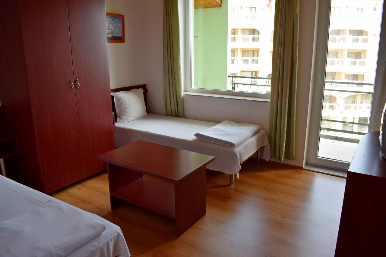 Royal Hostel Varna Ngoại thất bức ảnh